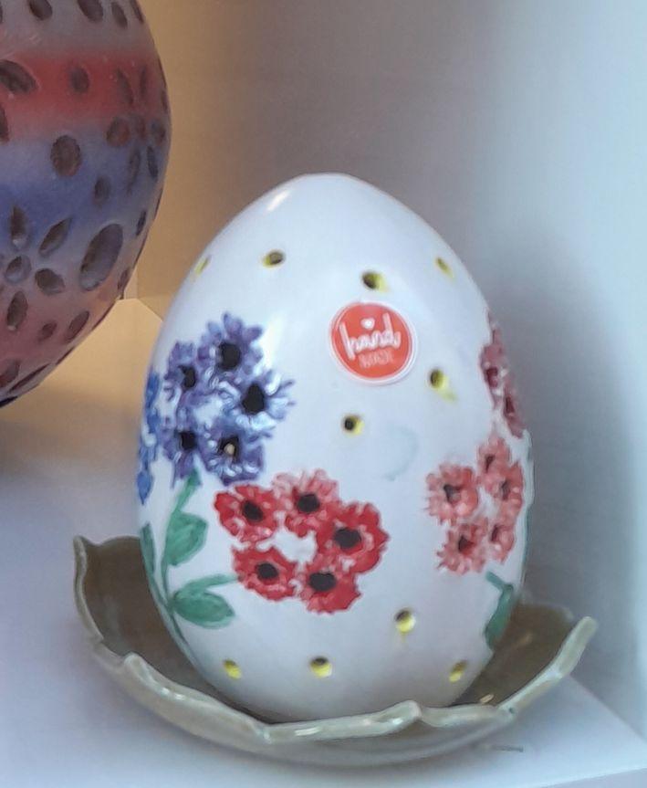 Osterei mit Blumen
